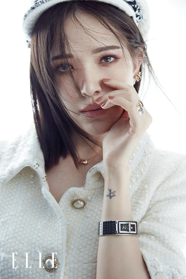 Актриса Сюй Вэйнин украсила обложку модного журнала