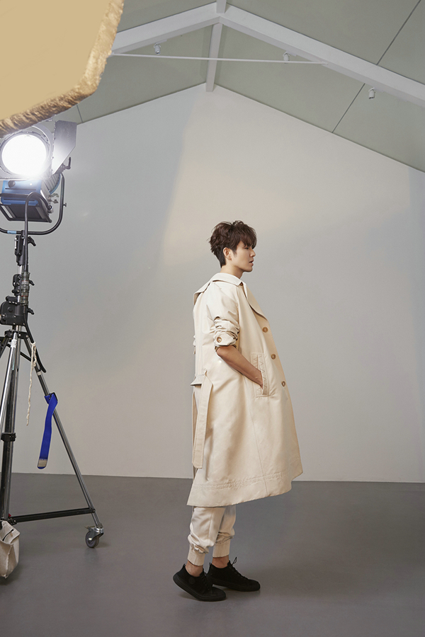 Стильный сянганский звезда Уоллес Чун