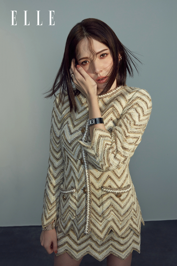 Актриса Сюй Вэйнин украсила обложку модного журнала