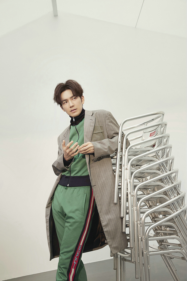 Стильный сянганский звезда Уоллес Чун