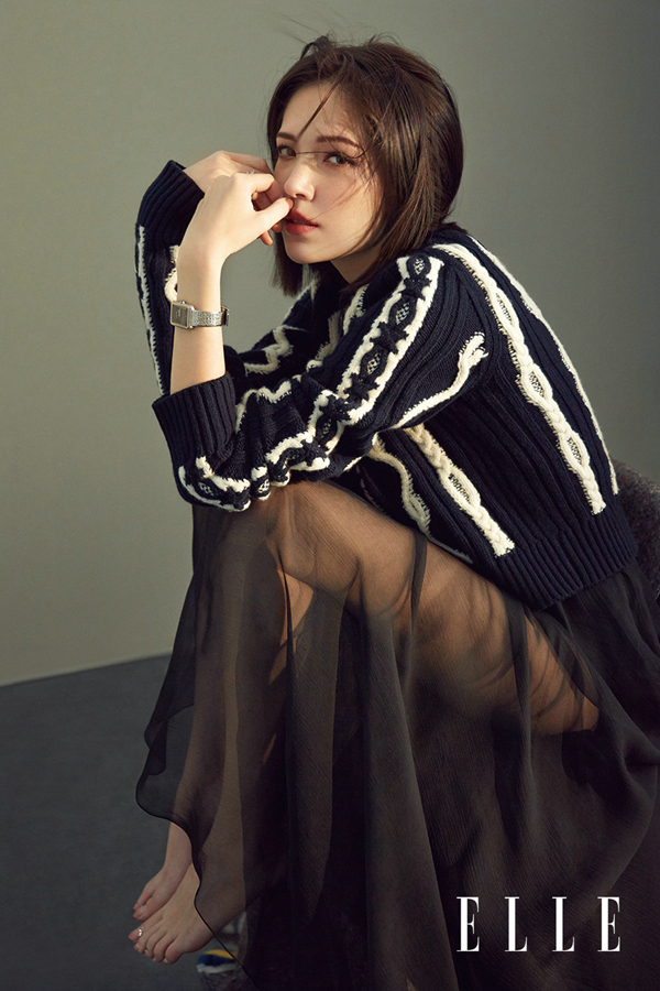 Актриса Сюй Вэйнин украсила обложку модного журнала