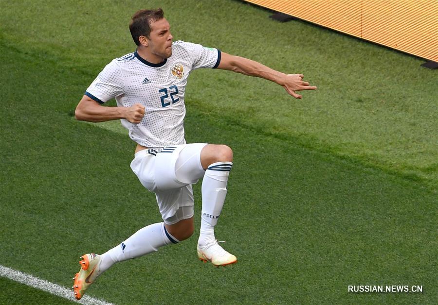 В матче 1/8 финала проходящего в России чемпионата мира по футболу 2018 года сборная Испании сегодня в Москве встречается со сборной хозяев турнира. Российский форвард Артем Дзюба реализовал пенальти и сравнял счет в игре -- 1:1.