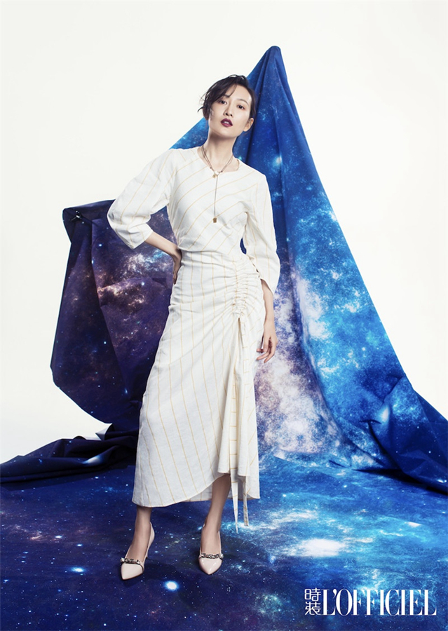 Артиста Ван Оу во всей красе позирует для модного журнала