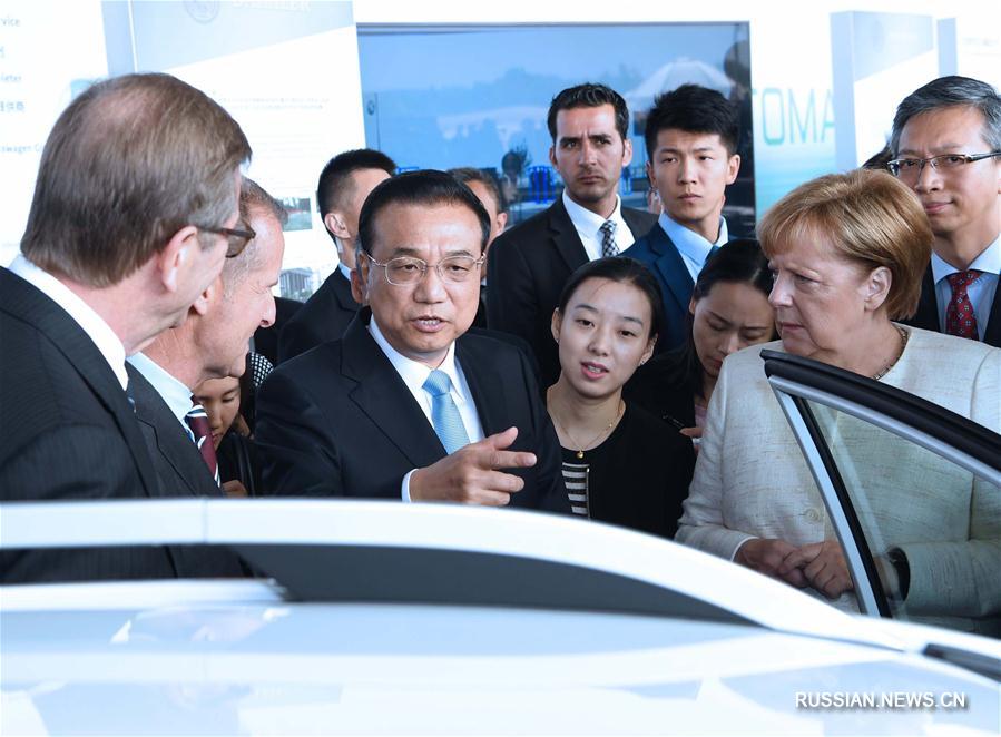 Ли Кэцян и канцлер ФРГ А.Меркель посетили китайско-германскую демонстрацию беспилотных автомобилей