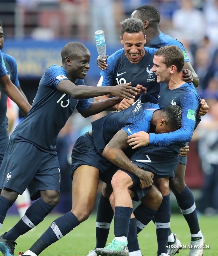 В финальном матче проходящего в России чемпионата мира по футболу 2018 года сборная Франции сегодня в Москве встречалась со сборной Хорватии. Французы добились победы со счетом 4:2 и во второй раз после 1998 года стали чемпионами мира.  