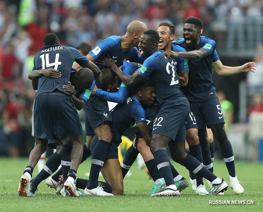 В финальном матче проходящего в России чемпионата мира по футболу 2018 года сборная Франции сегодня в Москве встречалась со сборной Хорватии. Французы добились победы со счетом 4:2 и во второй раз после 1998 года стали чемпионами мира.  
