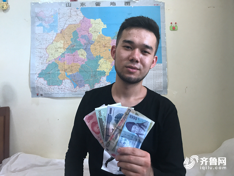 Домой он поедет с денежными купюрами разных стран, которые он собрал во время учебы в Китае.