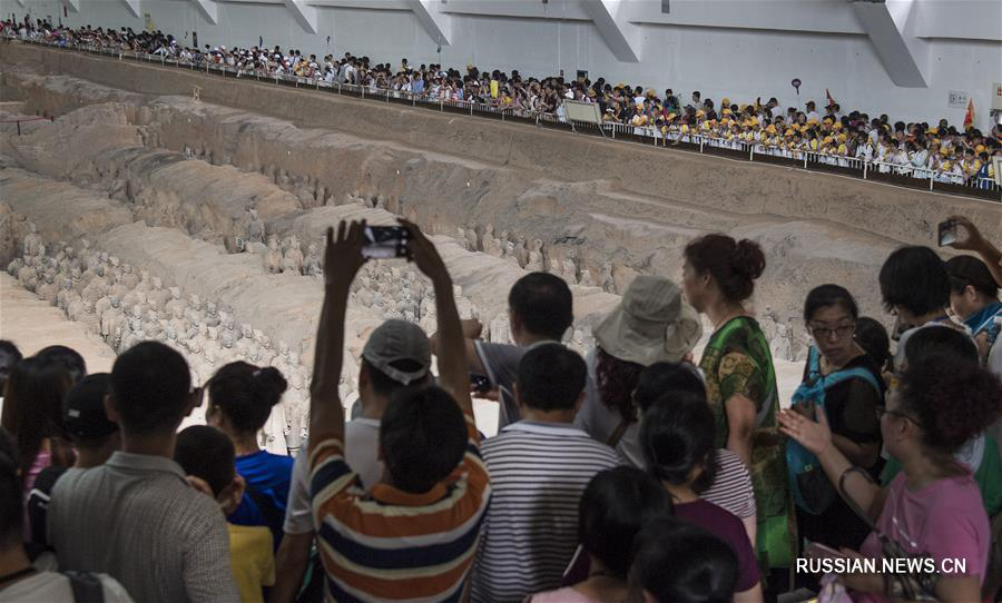 Более 35 тыс туристов ежедневно посещают Музей-гробницу императора Цинь Шихуанди