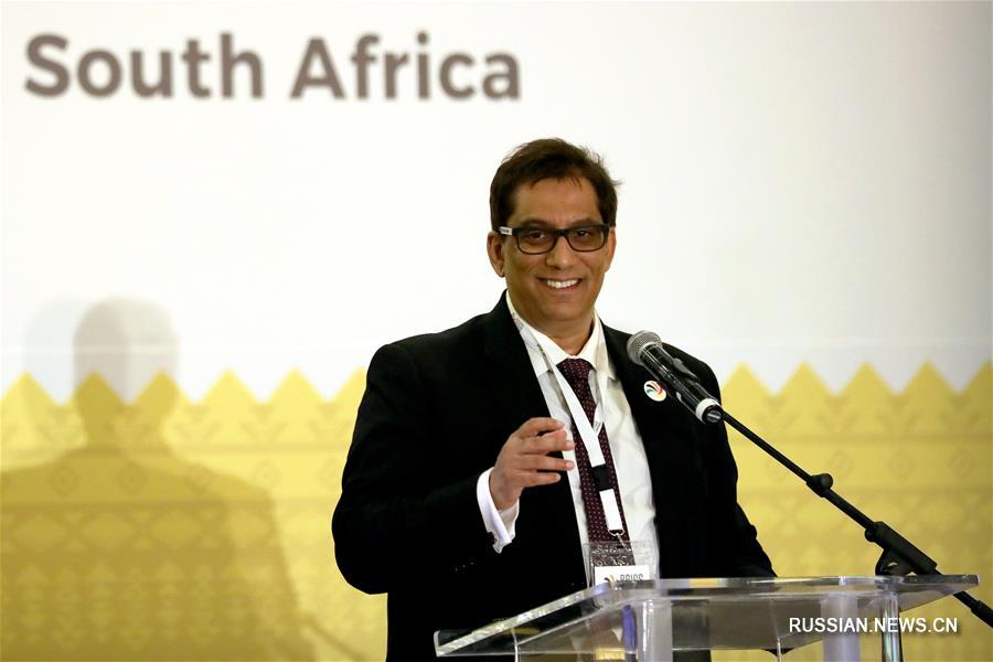 В южноафриканском городе Кейптаун сегодня стартовал 3-й Медиафорум стран БРИКС на высоком уровне. Главной темой нынешнего медиафорума стало "укрепление сотрудничества СМИ в построении инклюзивного и справедливого международного порядка".