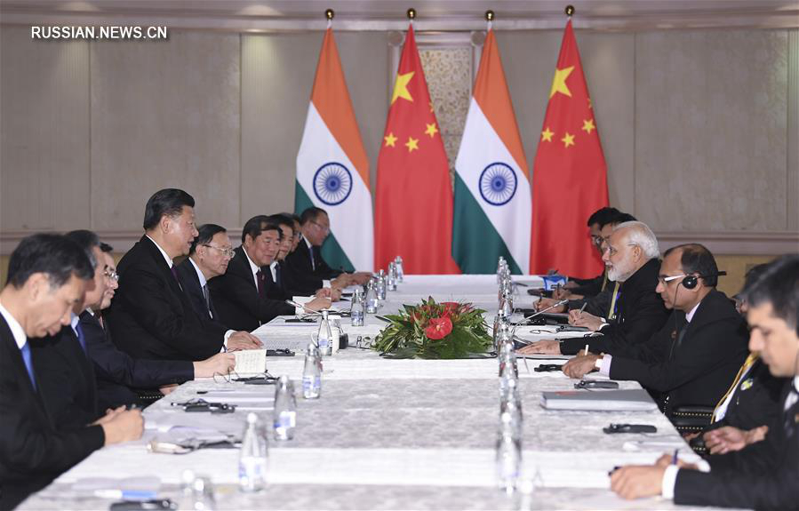 Си Цзиньпин провел встречу с премьер-министром Индии Нарендрой Моди