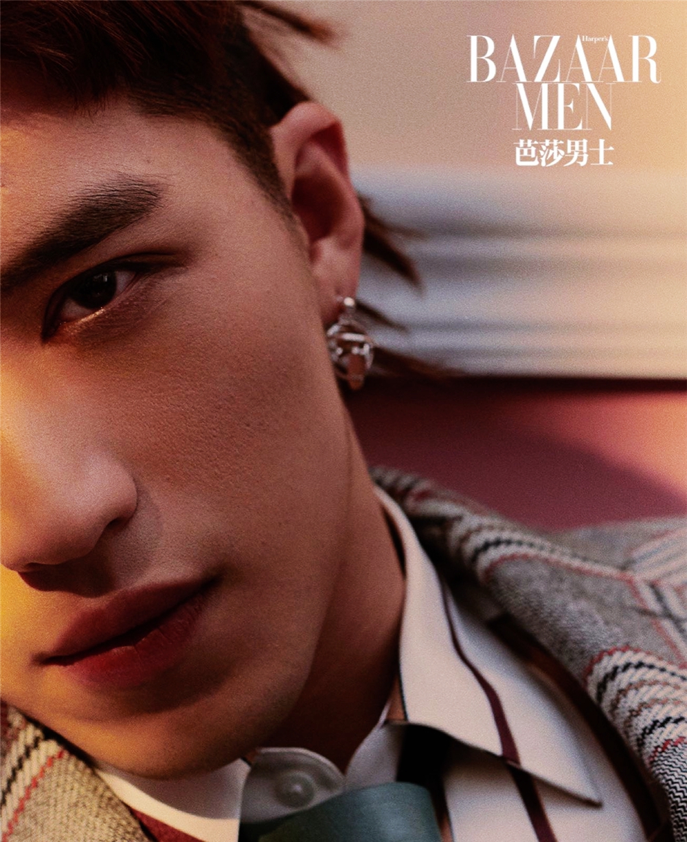 Певец Сюй Вэйчжоу попал на «BAZAAR MEN»