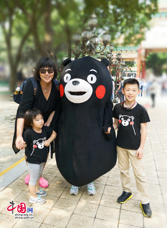 1 мая 2017 года Сусу со своей дочерью и сыном в японской префектуре Кумамото (фото предоставлено интервьюируемым).