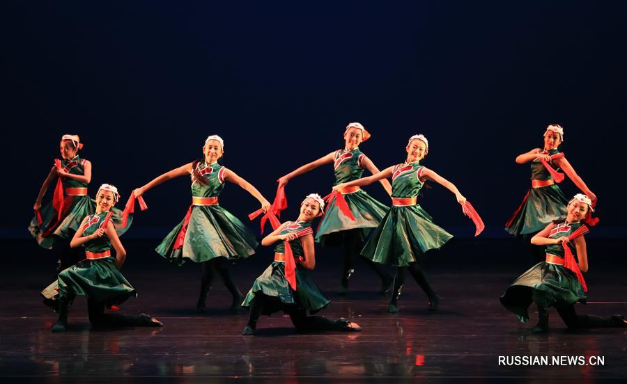 Панамериканский концерт танцев "Культурный Китай 2018. Китайская мечта в художественных красках" прошел 11 августа вечером в одном из театров Лос-Анджелеса /США/.