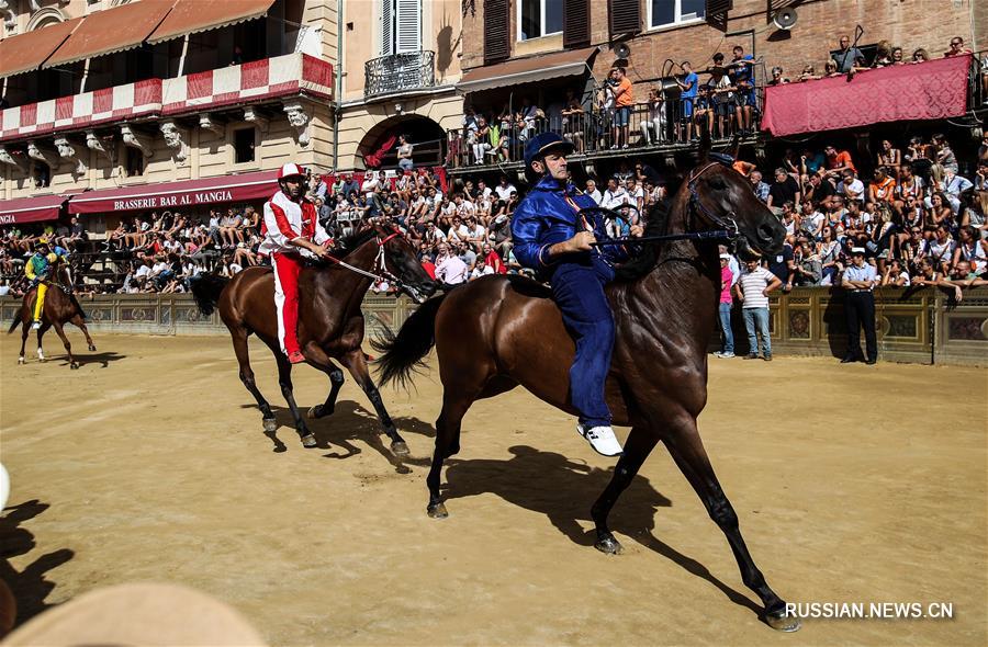  Сиенское Палио - традиционные скачки, проходящие в итальянском городе Сиене дважды в год - 2 июля и 16 августа. Мероприятие проводится с 1656 года.