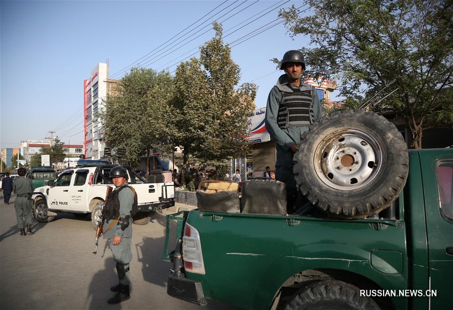 По меньшей мере 48 человек погибли и еще 67 получили ранения в результате взрыва, устроенного террористом-смертником у одного образовательного центра в районе Дашт-э-Барчи афганской столицы.