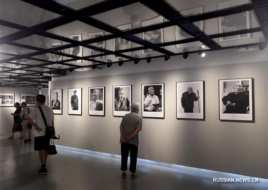 Выставка фотопортретов ветеранов Войны сопротивления китайского народа японским захватчикам под названием "Неизгладимые воспоминания" открылась сегодня в Музее Войны сопротивления китайского народа японским захватчикам в Пекине.