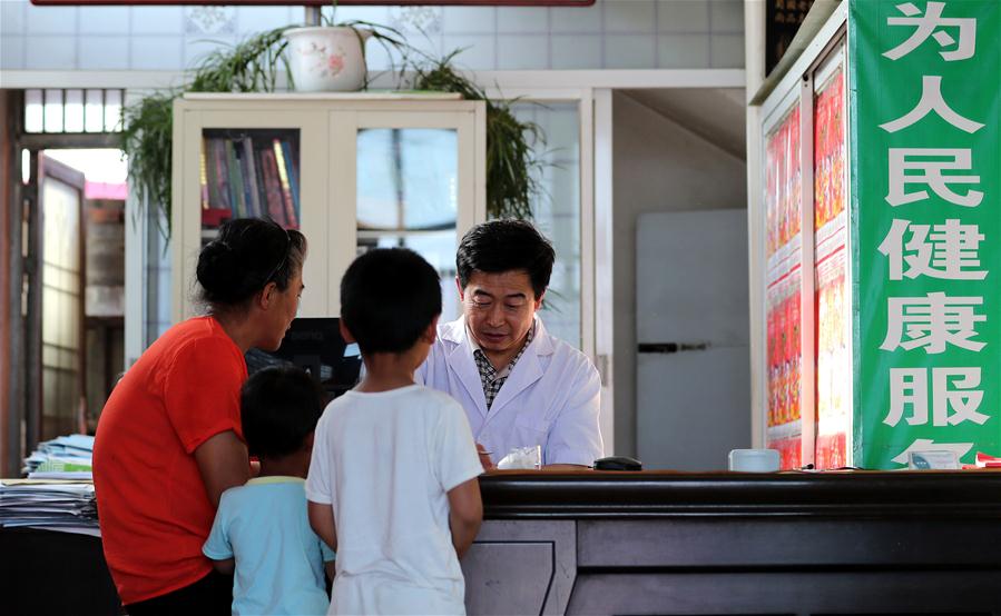 Многие практикующие врачи активно работают в сельских районах Китая, где медицинская инфраструктура пока еще находится на стадии развития. 