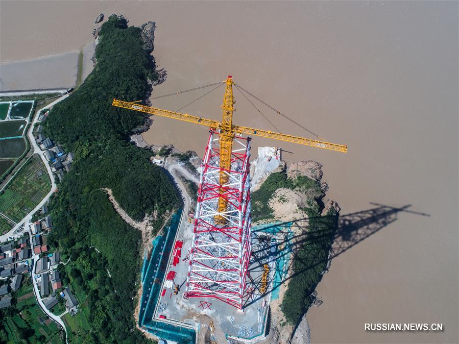 На востоке Китая завершается строительство высочайшей в мире опоры ЛЭП