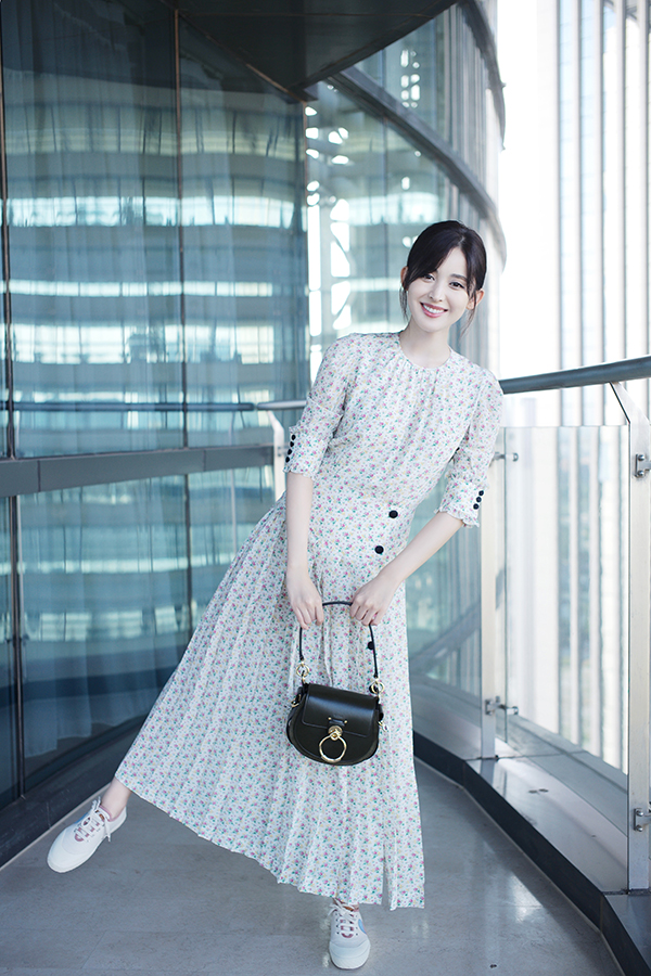 Красивая актриса Гулназар