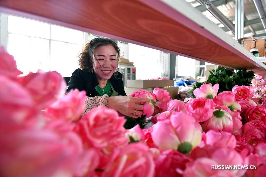 Производство искусственных цветов открыло путь к достатку для жителей уезда Лундэ