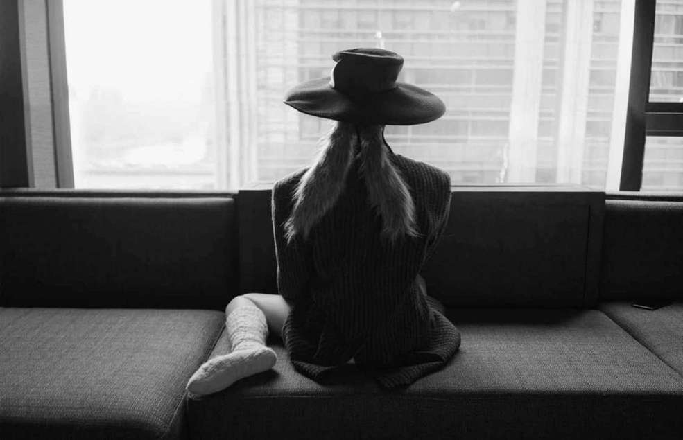 Милая актриса Чжоу Дунъюй попала на обложку модного журнала