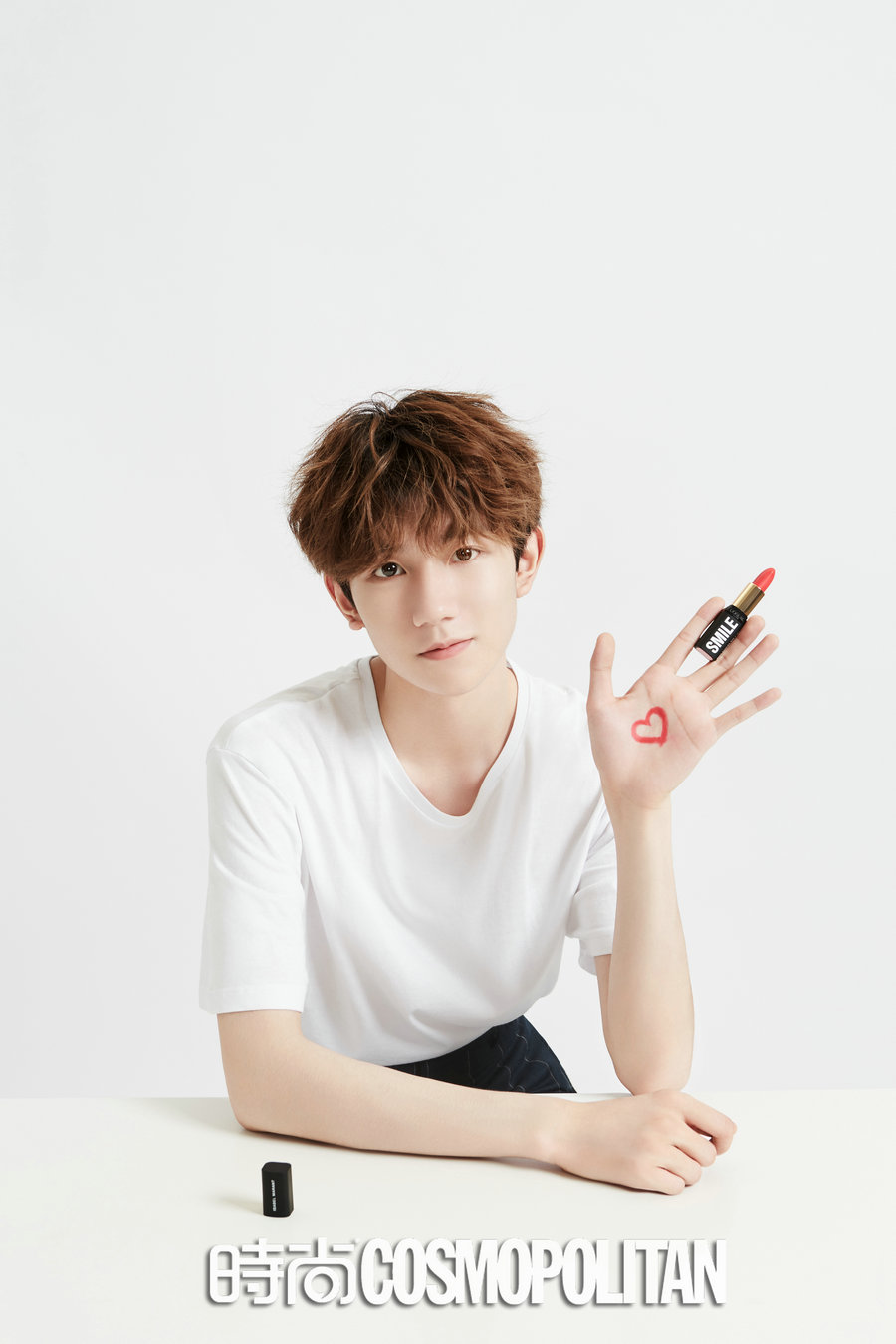 Талантливый актер и певец Ван Юань снялся для модного журнала