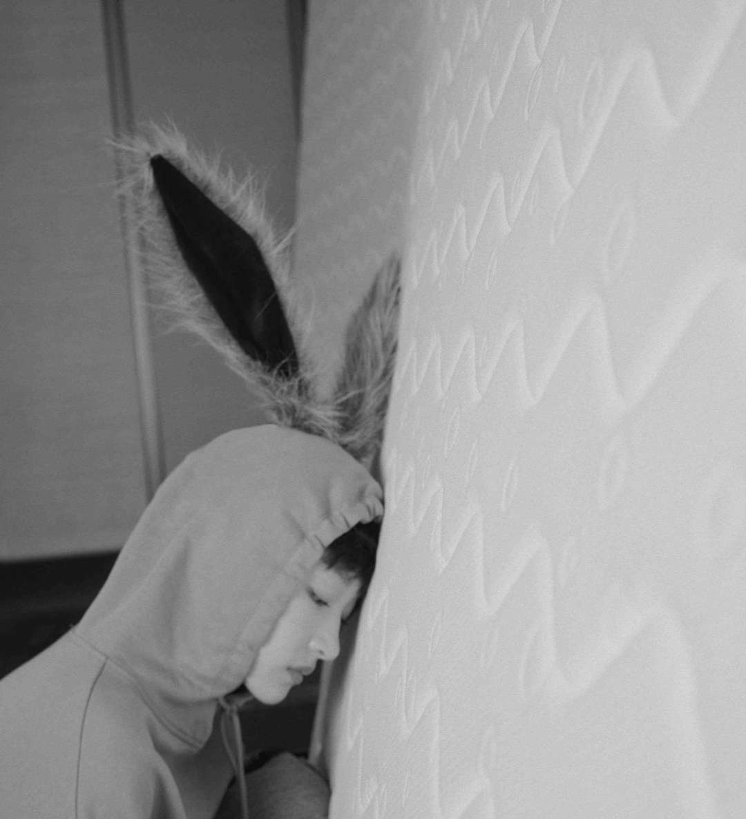 Милая актриса Чжоу Дунъюй попала на обложку модного журнала