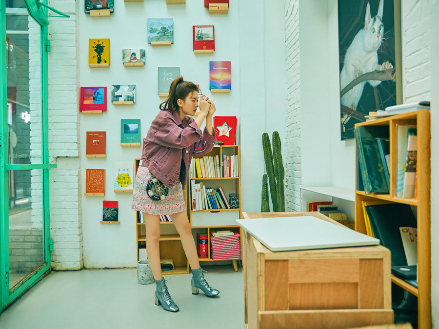 Новые фото красивой актрисы Цяо Синь