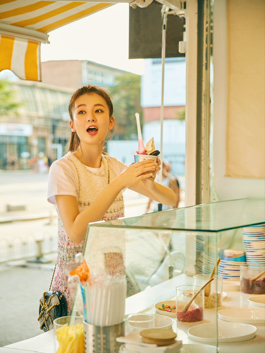 Новые фото красивой актрисы Цяо Синь