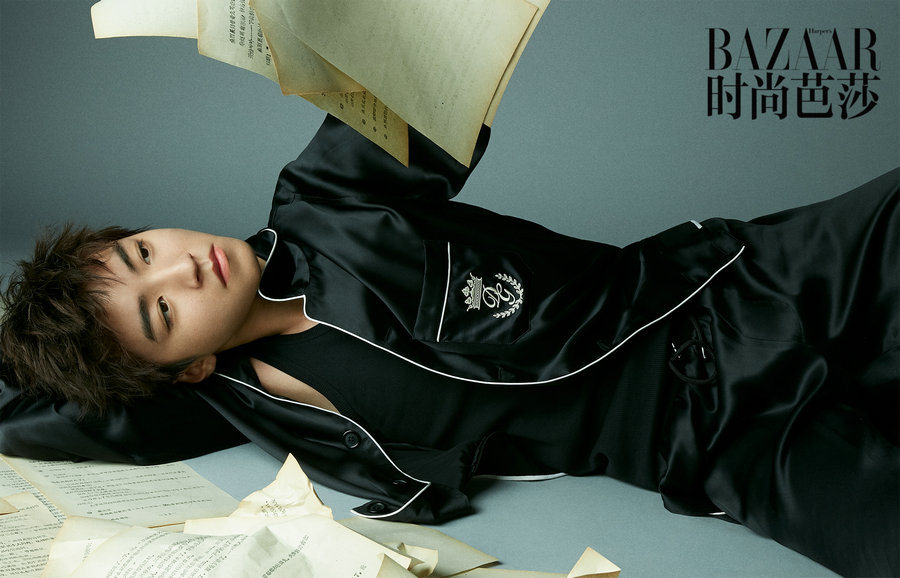 Популярный актер и певец Ван Цзюнькай попал на обложку модного журнала