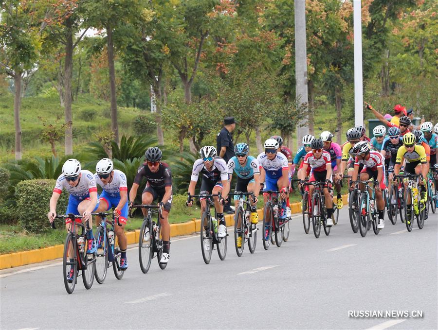 В городском округе Наньчан провинции Цзянси /Восточный Китай/ сегодня прошли соревнования в рамках 9-х Международных велогонок "Тур озера Поянху". 