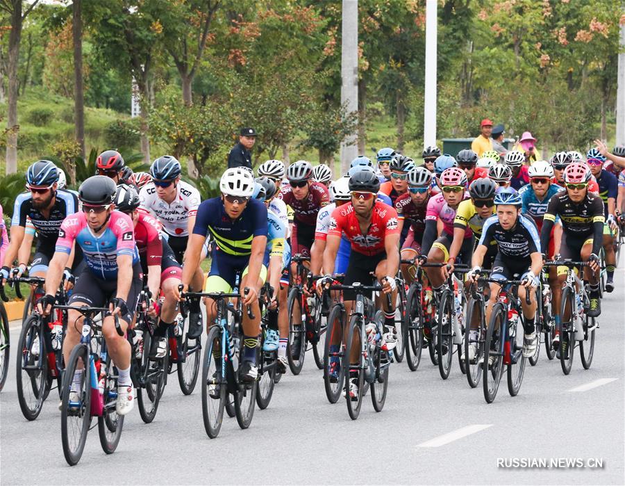 В городском округе Наньчан провинции Цзянси /Восточный Китай/ сегодня прошли соревнования в рамках 9-х Международных велогонок "Тур озера Поянху". 