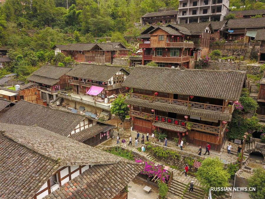 Сельский туризм способствует процветанию старинного городка в Чунцине