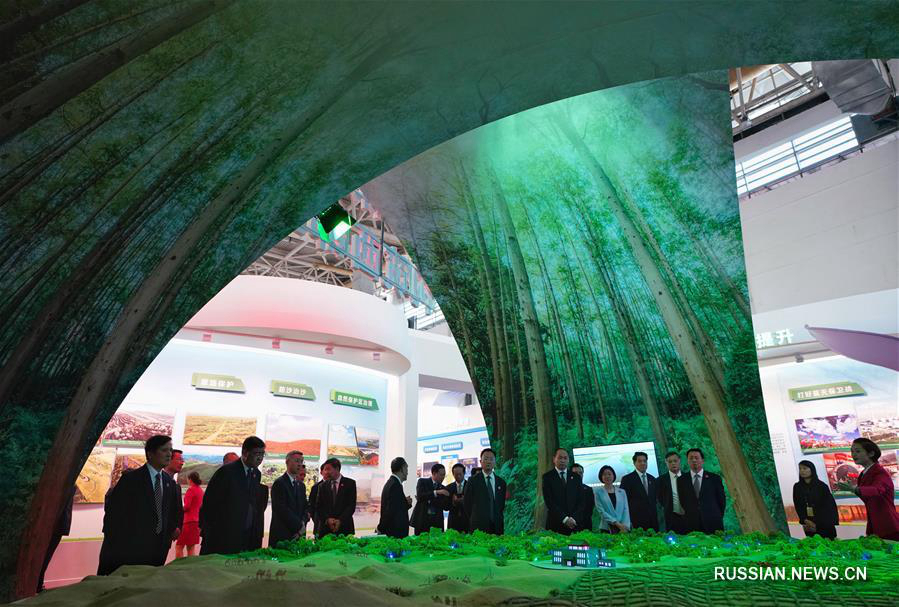 Торжественное открытие выставки достижений развития за 60 лет со дня основания Нинся-Хуэйского автономного района