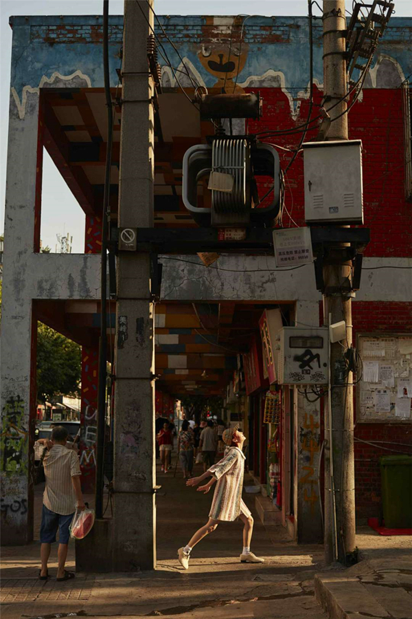 Друкая жизнь популярной артисты Чжоу Дунъюй