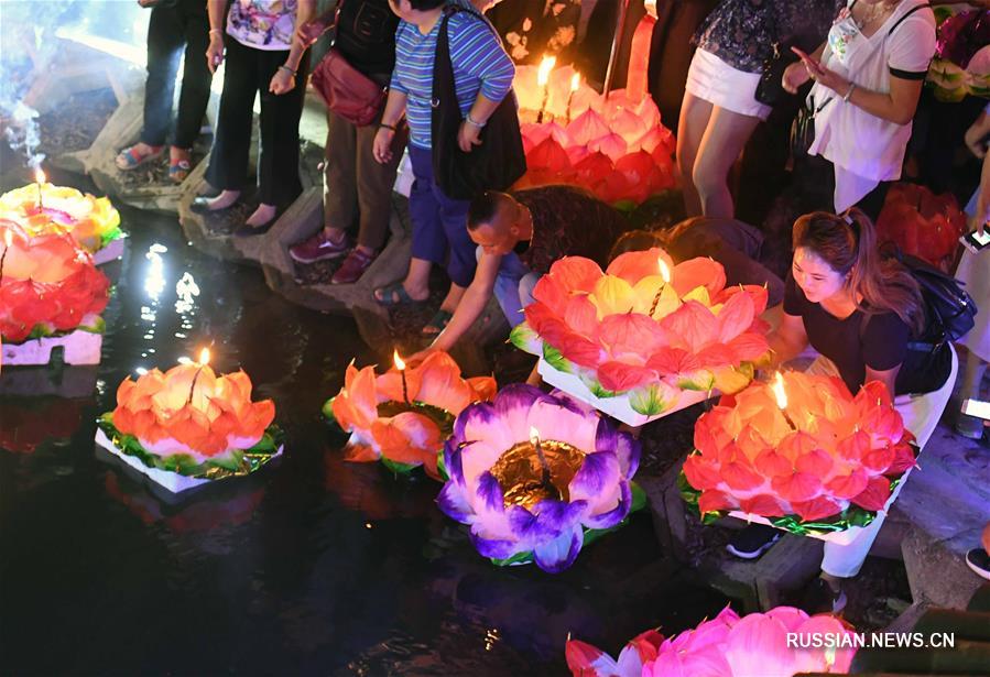 Фестиваль фонариков в провинции Юньнань