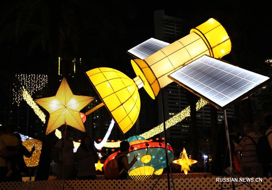 Фестиваль цветных фонариков в парке Виктория ОАР Сянган