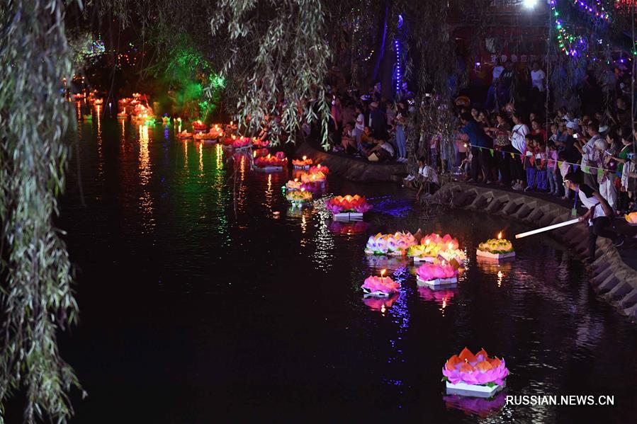 Фестиваль фонариков в провинции Юньнань