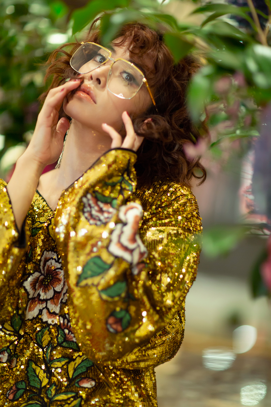 Неделя моды в Париже – модная певица Цай Илинь в стиле ретро