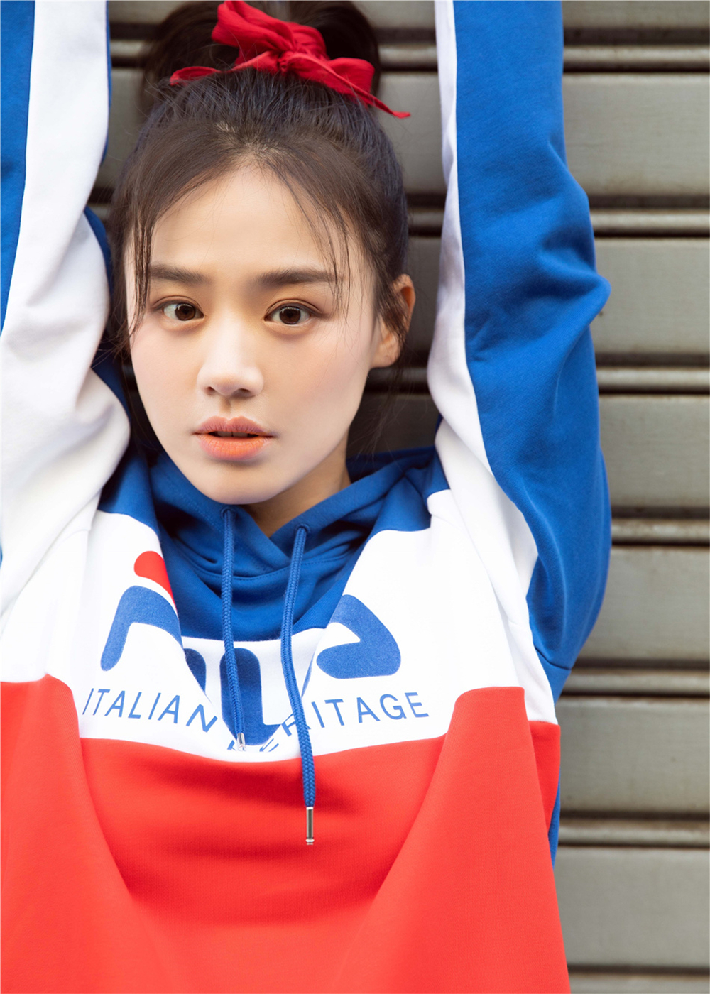 Энергичная актриса Ма Сычунь для Недели моды в Милане выбрала спортивный костюм