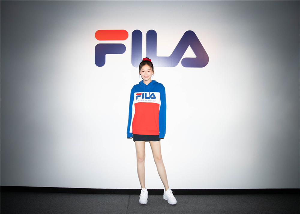 Энергичная актриса Ма Сычунь для Недели моды в Милане выбрала спортивный костюм