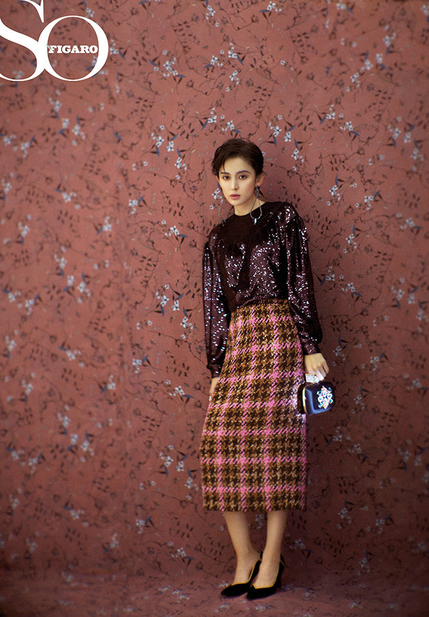 Популярная звезда Гули Начжа украсила обложку модного журнала