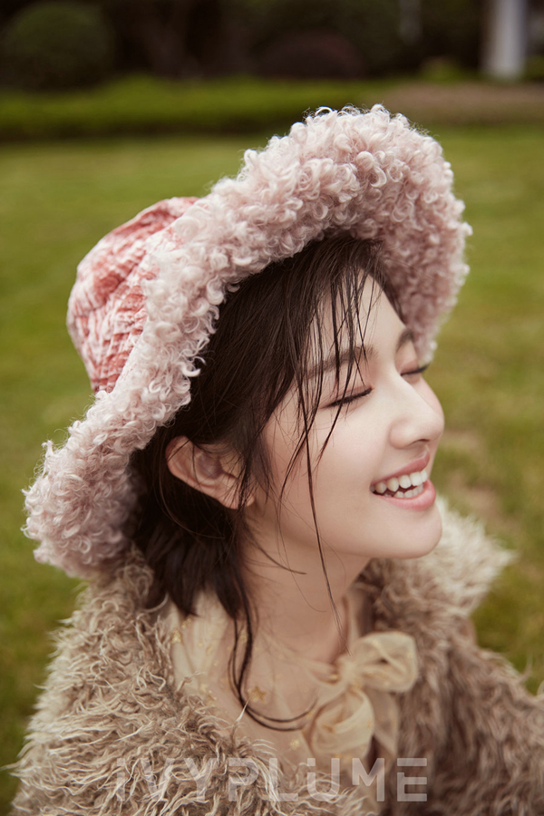 Осенняя мода молодой актрисы Ли Ланьди