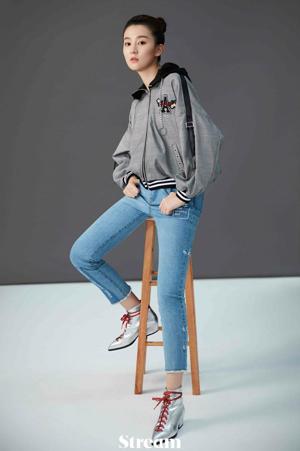 Актриса Цяо Синь позирует для модного журнала