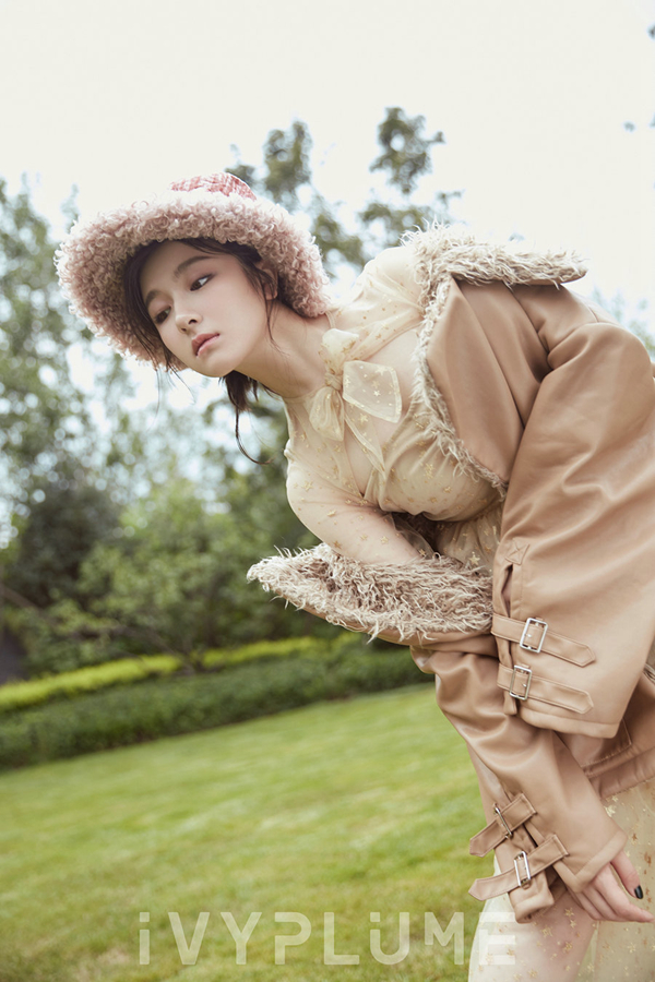 Осенняя мода молодой актрисы Ли Ланьди