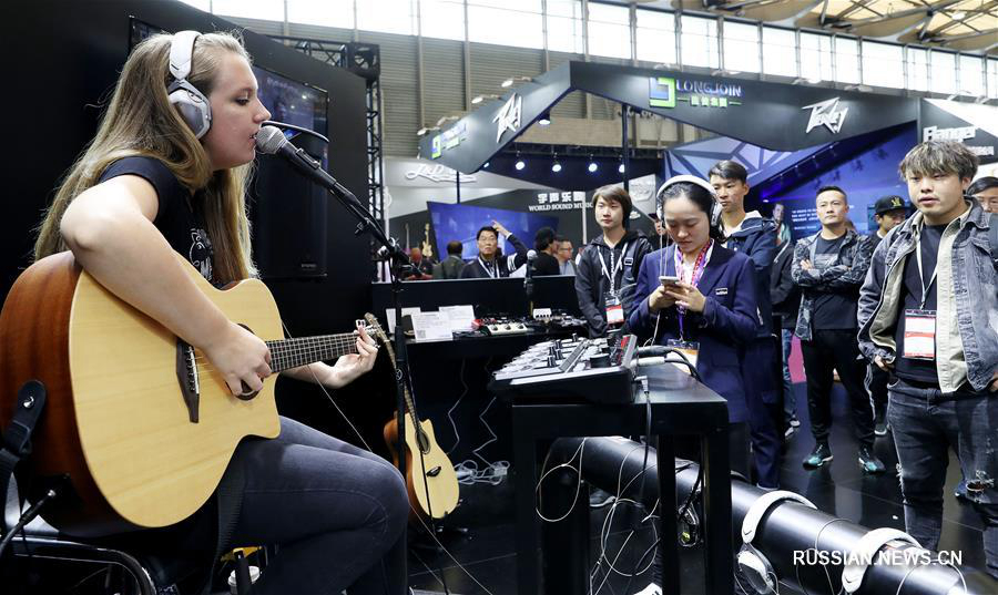 В Шанхае открылась международная выставка музыкальных инструментов