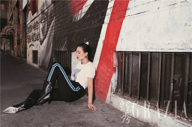 Кинозвезда Ма Сыцунь позирует для модного журнала