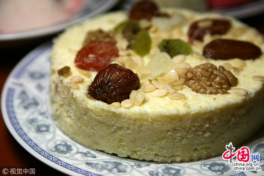 В 9-й день 9 месяца по лунному календарю в Китае отмечается Праздник двойной девятки, который в народе получил еще несколько названий – Праздник Чунъян, День двойного счастья или праздник пожилых людей. 