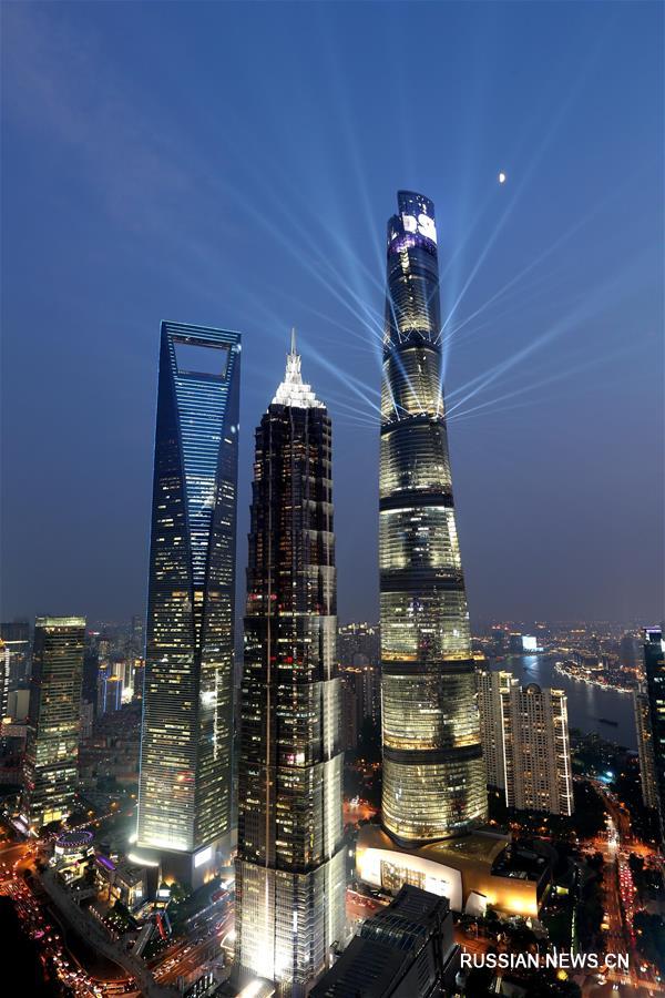 Вечерний Шанхай с высоты полета дрона