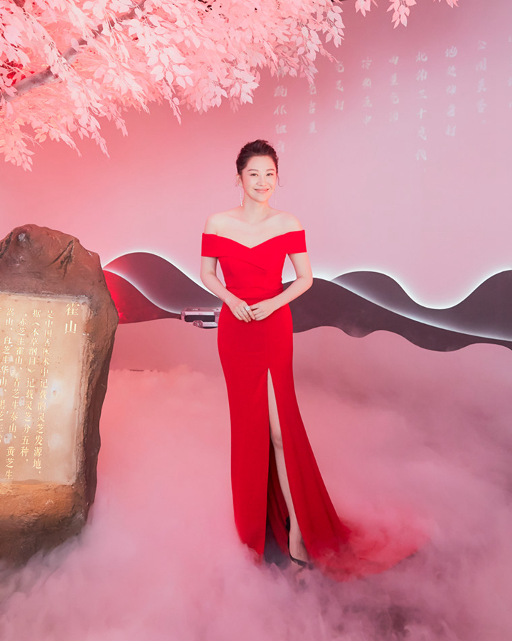 Изящная актриса Сюй Цин